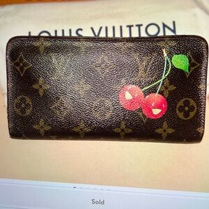 Louis Vuitton Monogram Canvas Cherry Porte
Monnaie Zip Wallet #TH0015